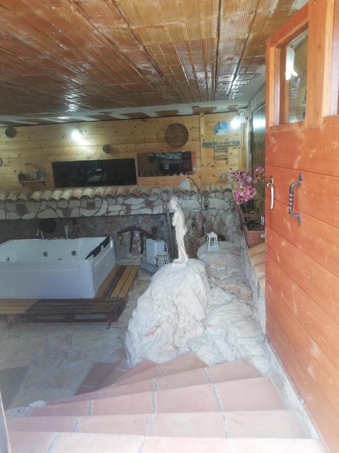 Le Capanne Di Villa Margherita Sonnino Екстериор снимка