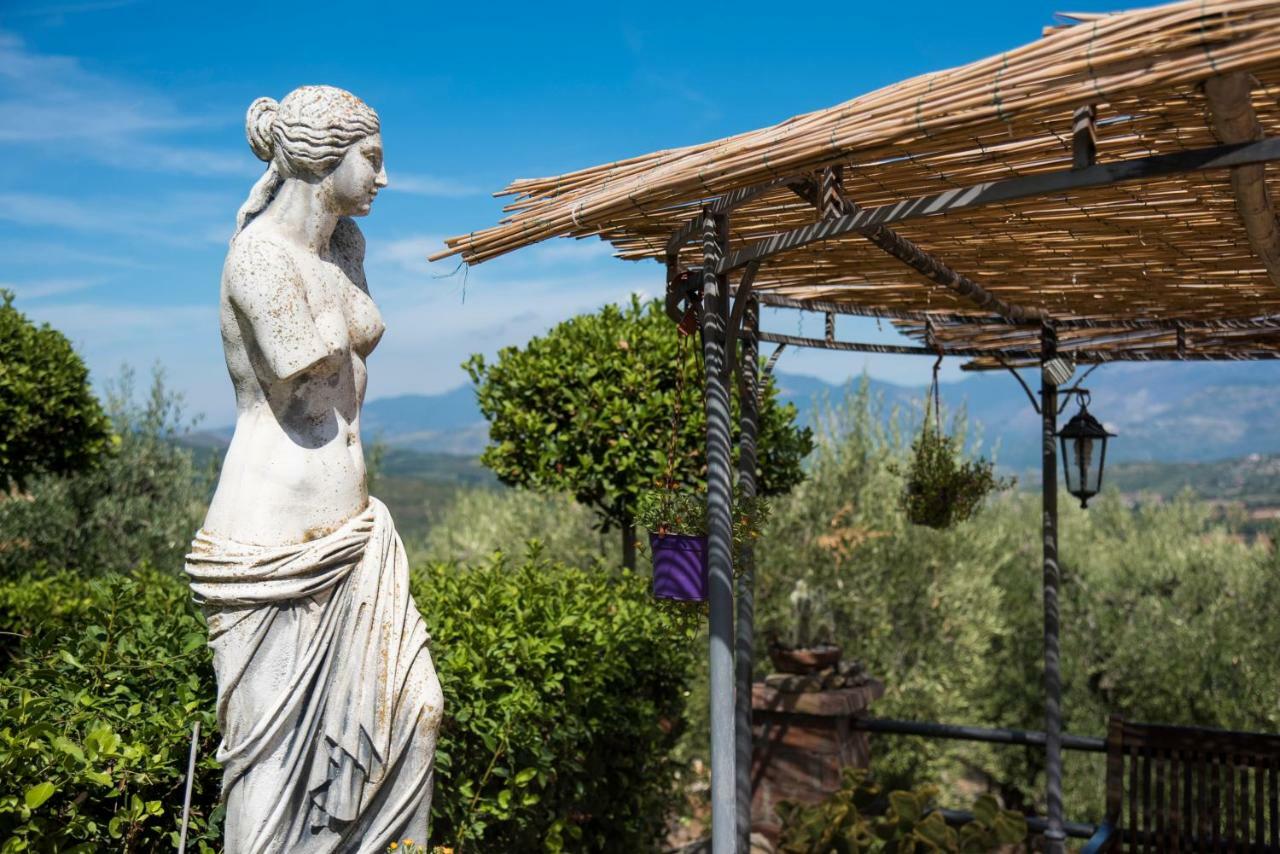 Le Capanne Di Villa Margherita Sonnino Екстериор снимка