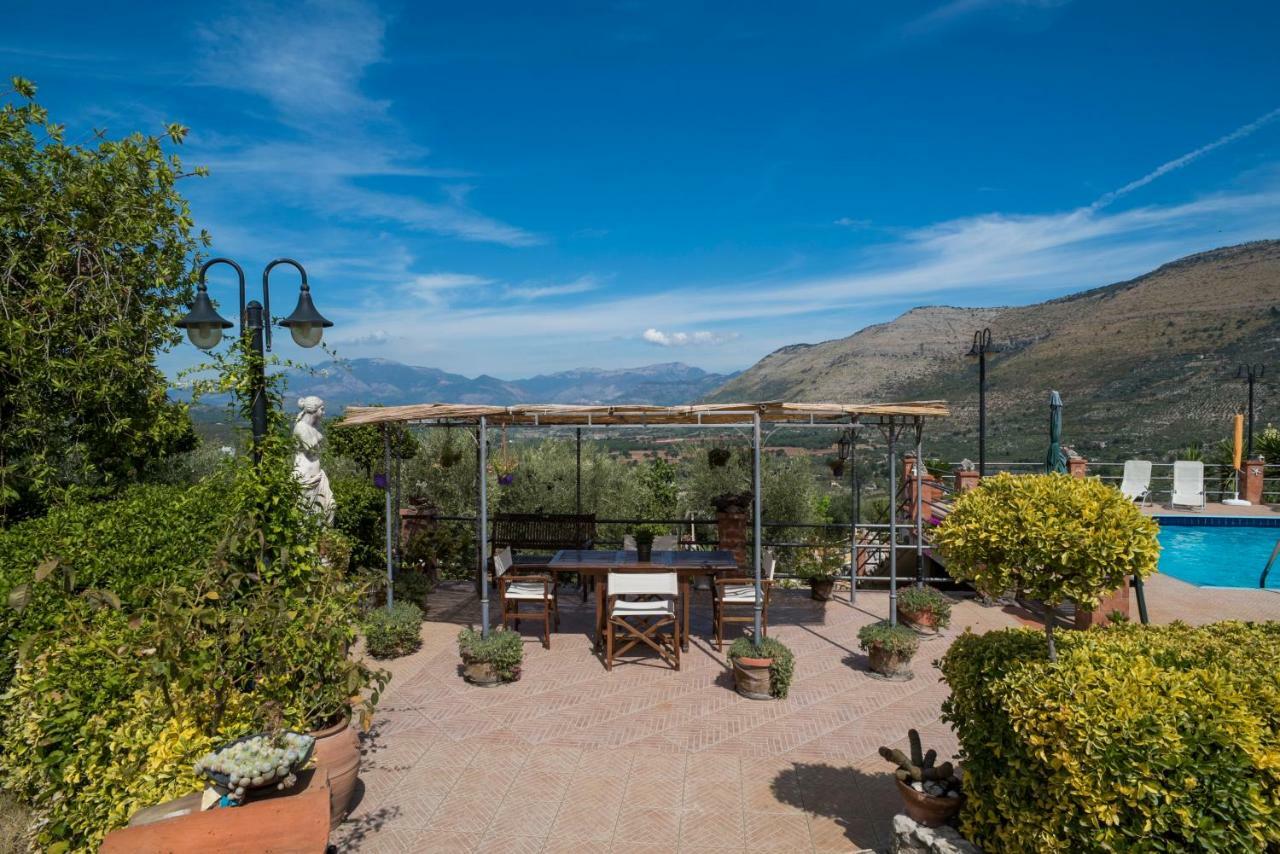 Le Capanne Di Villa Margherita Sonnino Екстериор снимка