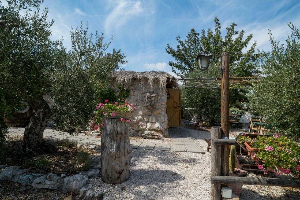 Le Capanne Di Villa Margherita Sonnino Екстериор снимка