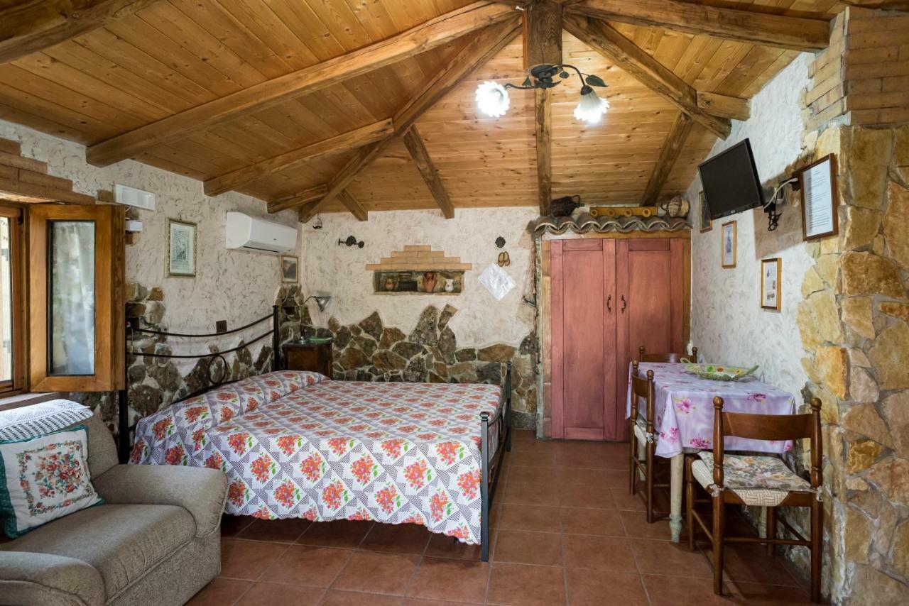 Le Capanne Di Villa Margherita Sonnino Екстериор снимка