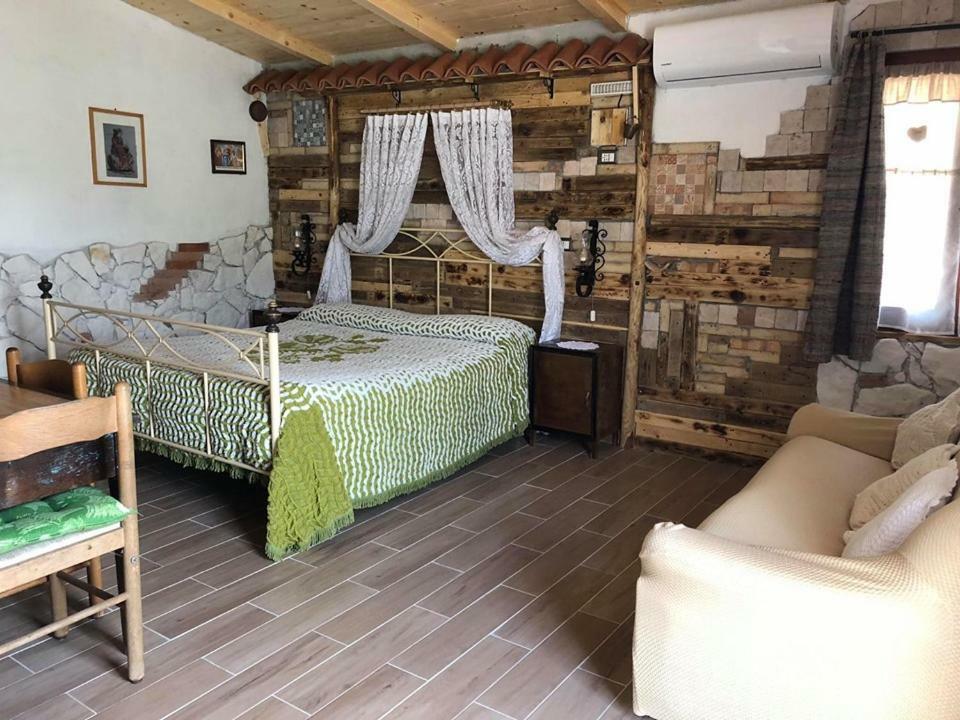 Le Capanne Di Villa Margherita Sonnino Екстериор снимка